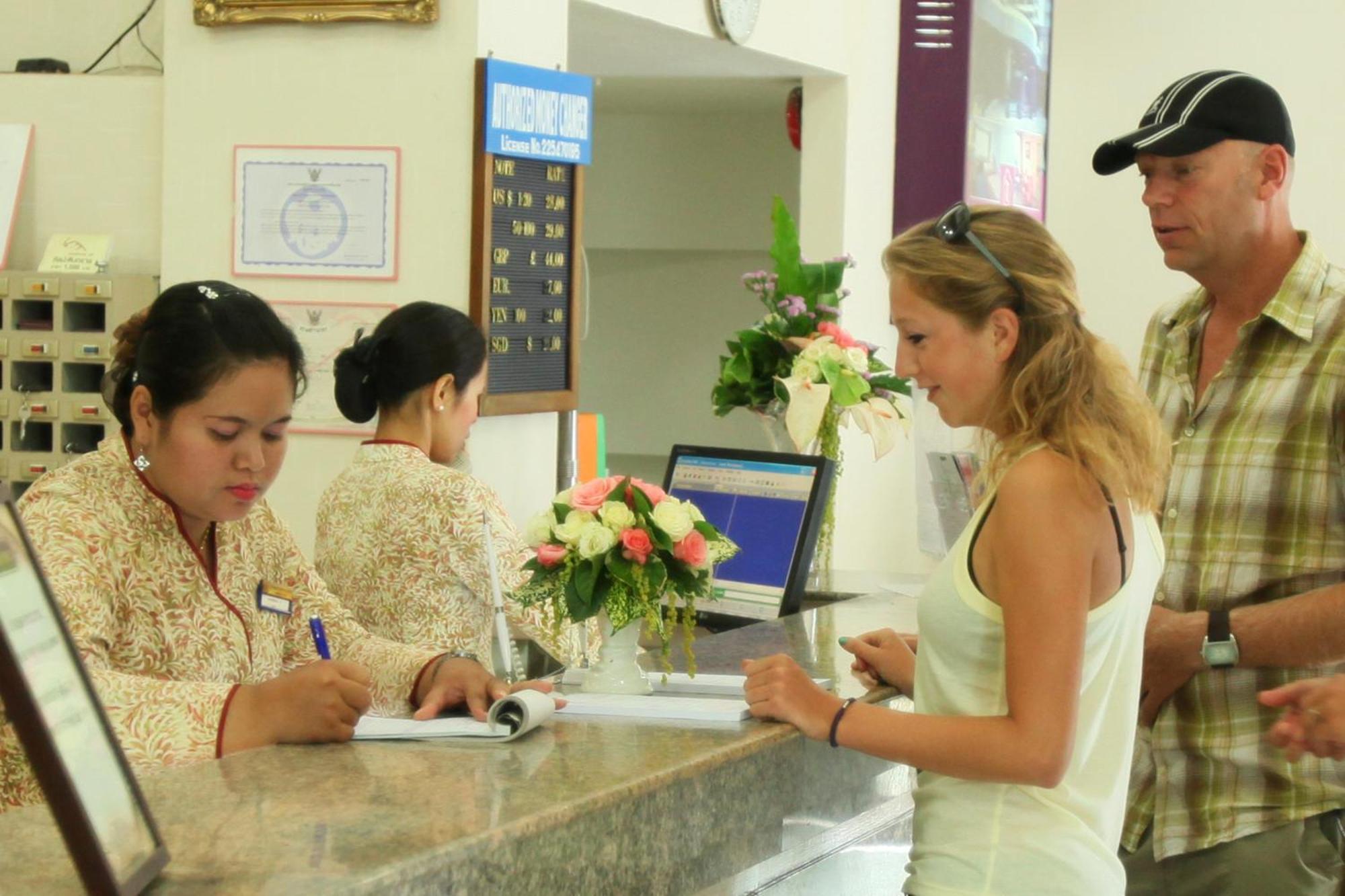 Thumrin Hotel Trang Eksteriør bilde